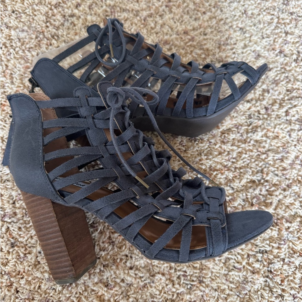 Stylish Navy Strappy Women's Heels. New in box.